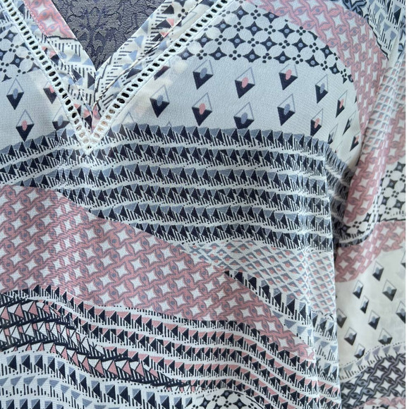 Maurices women's sheer v neck 3/4 sleeve blouse size medium - Picture 6 of 6